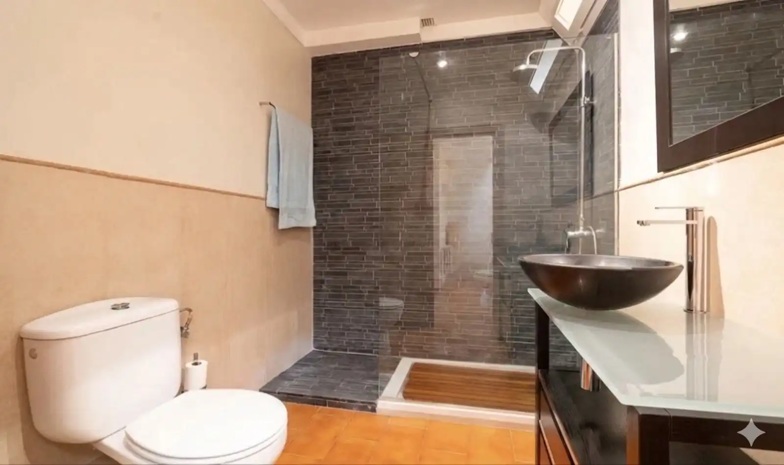 Badezimmer von Einfamilien-Reihenhaus zum Verkauf in  Palma de Mallorca mit Klimaanlage, Heizung und Terrasse