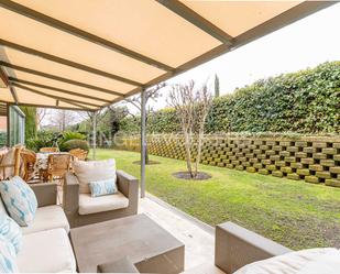 Terrassa de Apartament de lloguer en La Moraleja amb Aire condicionat, Calefacció i Jardí privat