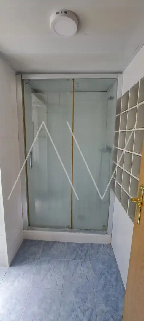 Bany de Pis en venda en Barcelona amb Balcó