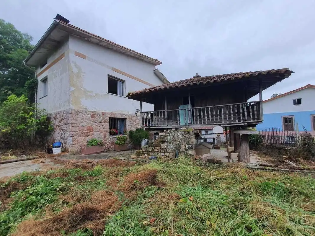 Vista exterior de Casa o xalet en venda en Llanes amb Calefacció i Jardí privat