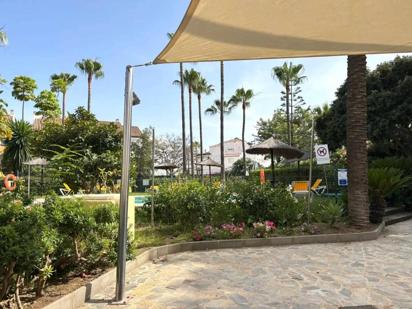 Vista exterior de Apartamento de alquiler en Marbella con Aire acondicionado, Terraza y Piscina comunitaria
