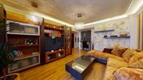 Sala d'estar de Pis en venda en Puente Viesgo amb Terrassa