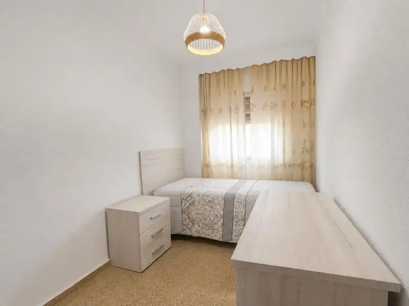 Habitación de Piso de alquiler en Málaga con Terraza y Amueblado