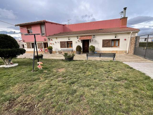 Casa-chalet en Venta en Calle Belorado en Redecilla del Campo