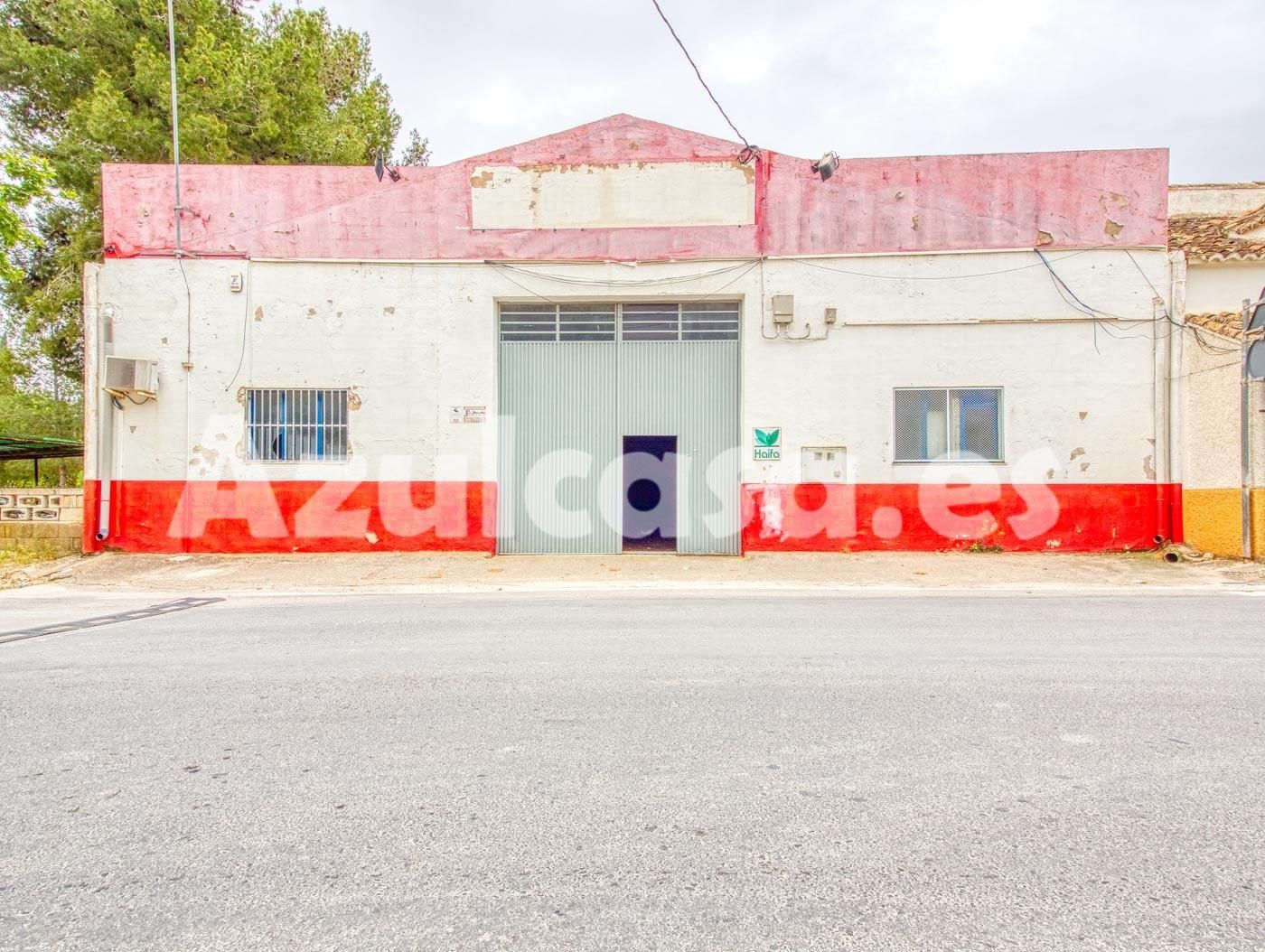 Vista exterior de Nau industrial en venda en Caudete