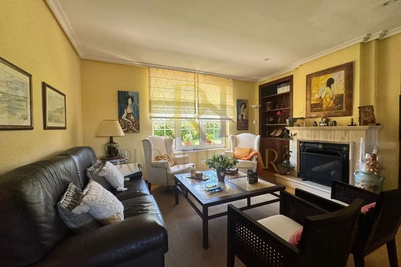 Sala de estar de Casa o chalet en venta en Santovenia de la Valdoncina con Calefacción, Jardín privado y Parquet
