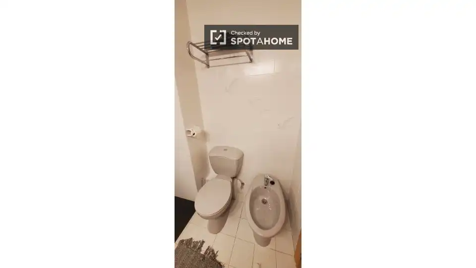Bathroom of Flat for rent in Barcelona  with Air Conditioner, Heating and Furnished