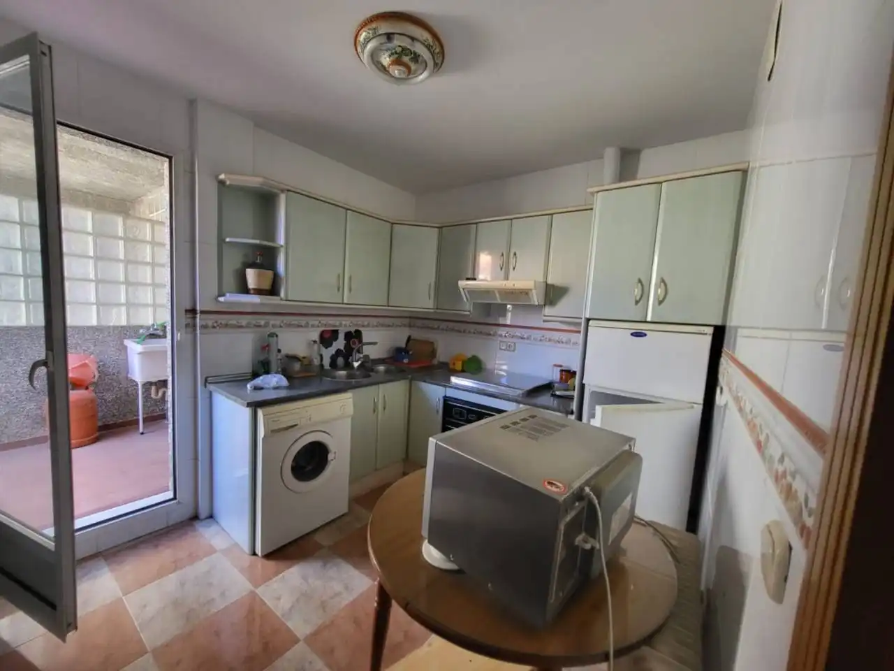 Cuina de Casa o xalet en venda en Baza amb Calefacció i Terrassa
