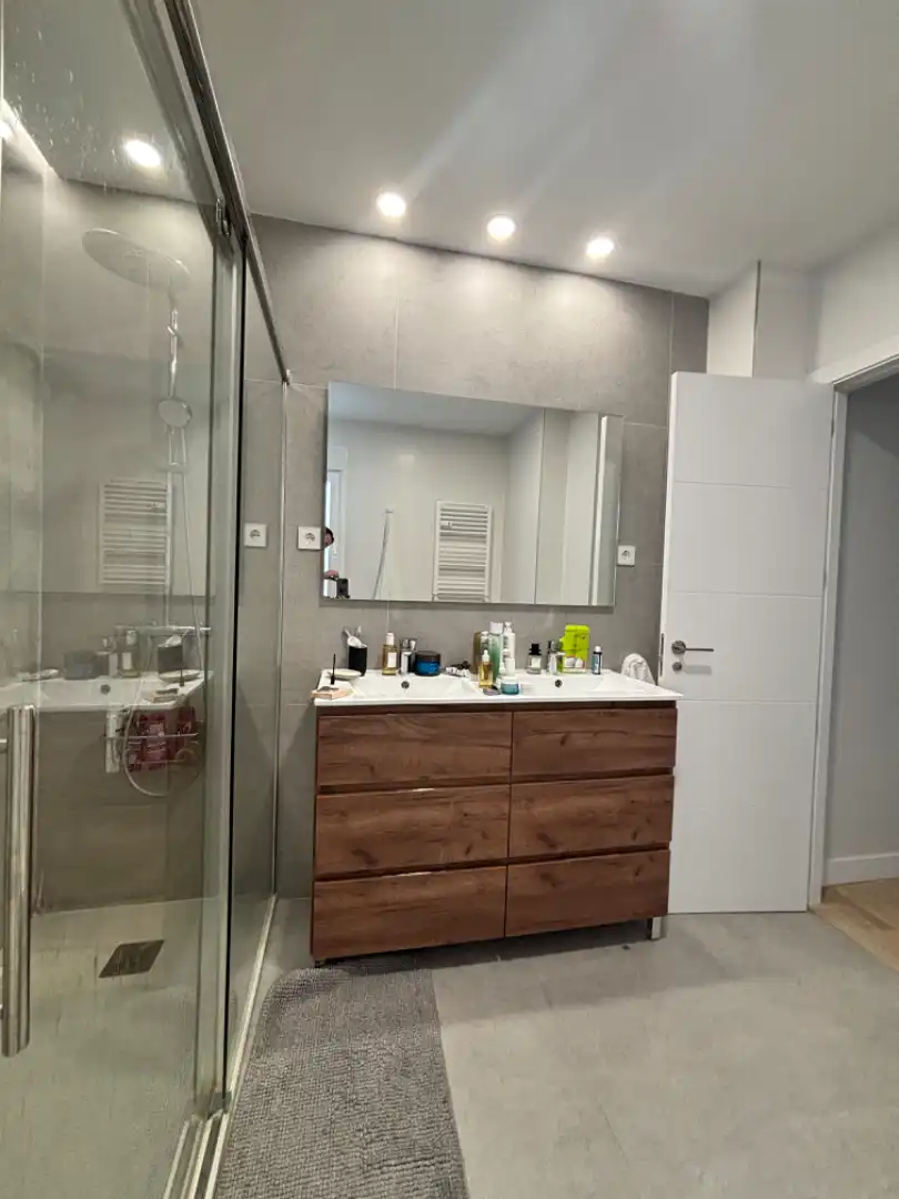Badezimmer von Wohnung zur Miete in Madrid mit Klimaanlage, Heizung und Möbliert