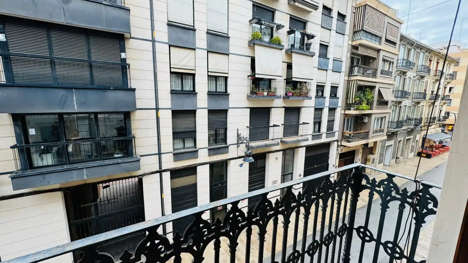 Vista exterior de Pis de lloguer en Valencia amb Aire condicionat, Parquet i Balcó