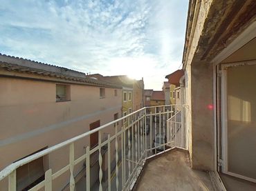 Casa amb balcó en venda a Carrer Sitjar