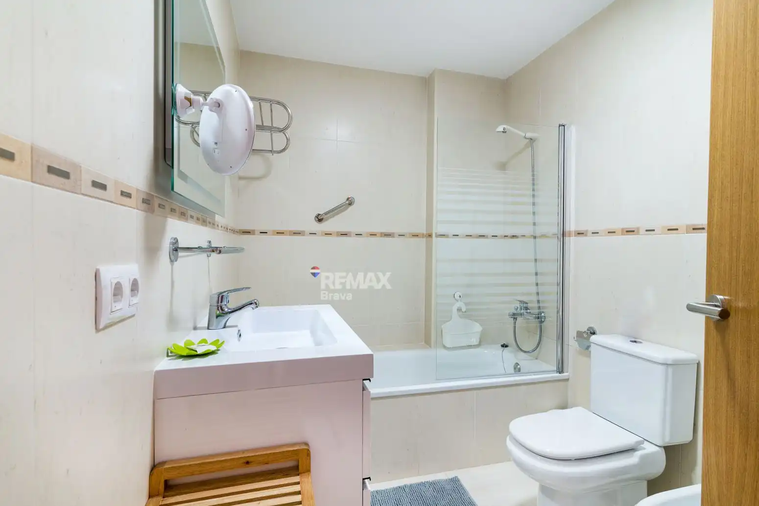 Bathroom of Flat for sale in Roses  with Air Conditioner, Heating and Terrace
