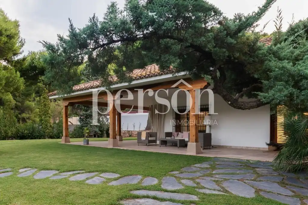 Xalet amb piscina en venda a Monteamor - La Carrasca - El Peucal