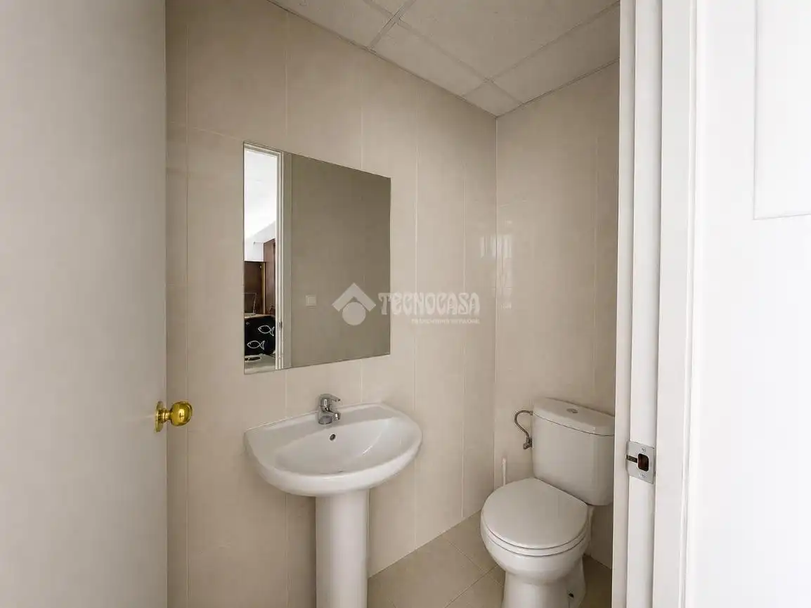 Bathroom of Office for sale in Tarragona