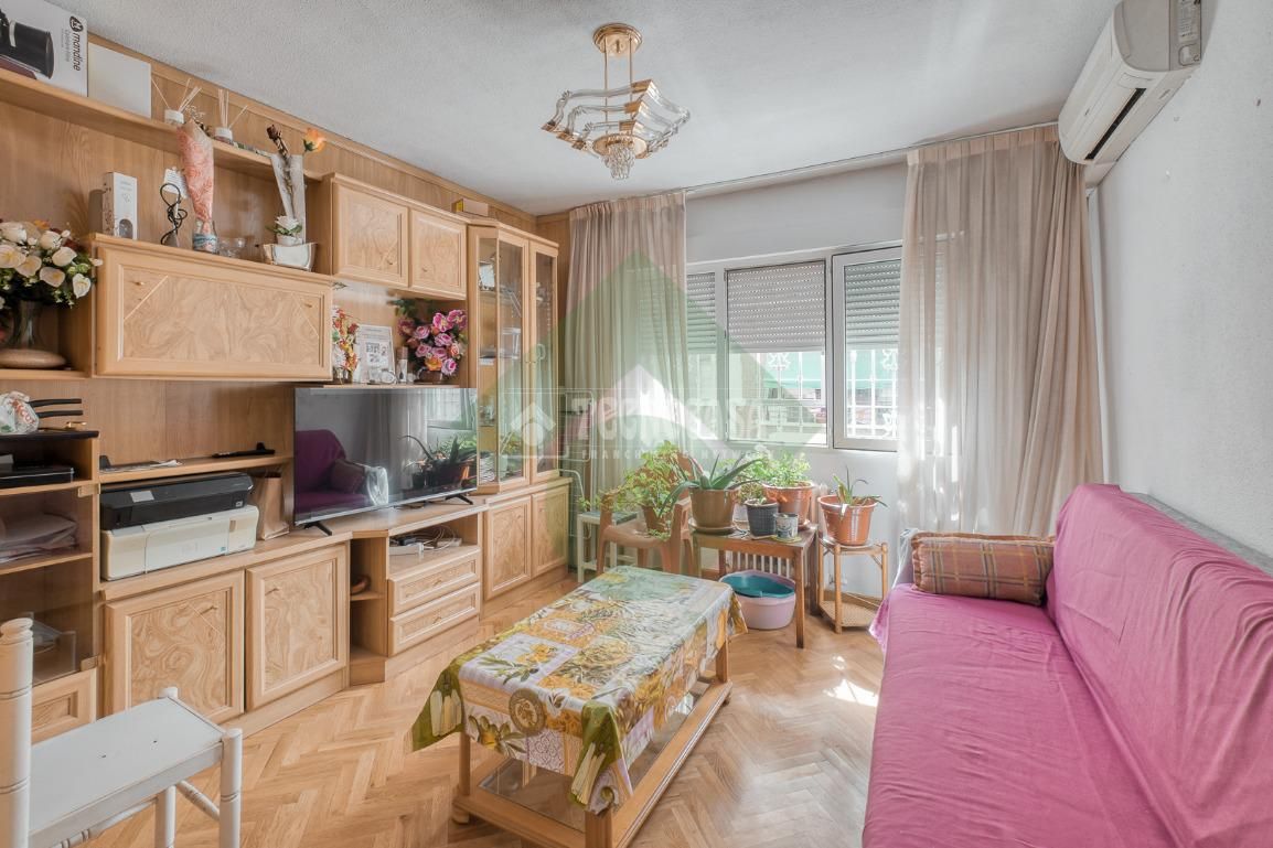 Sala d'estar de Pis en venda en  Madrid Capital
