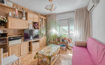 Living room of Flat for sale in  Madrid Capital