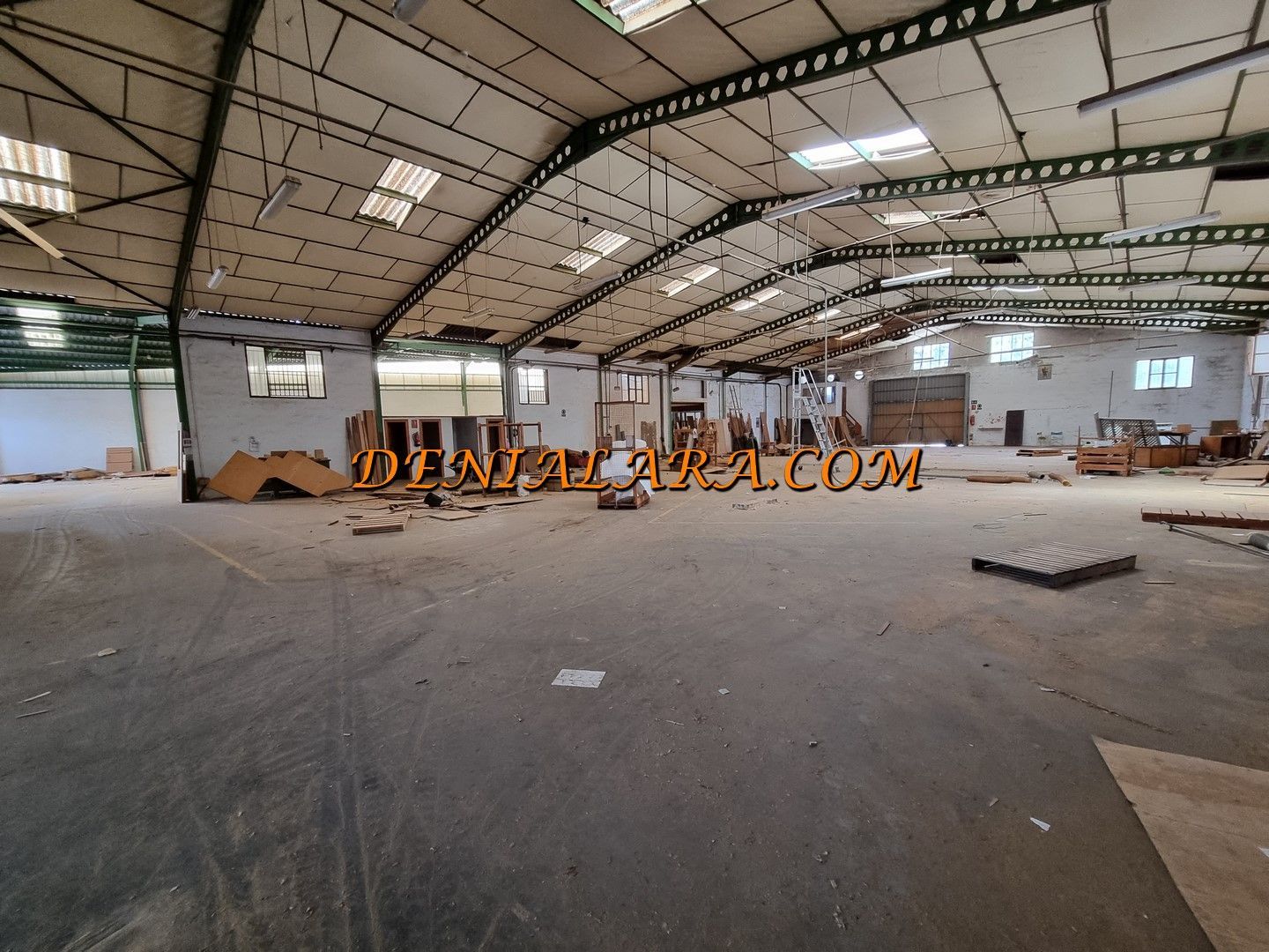 Nau industrial en venda a Pego