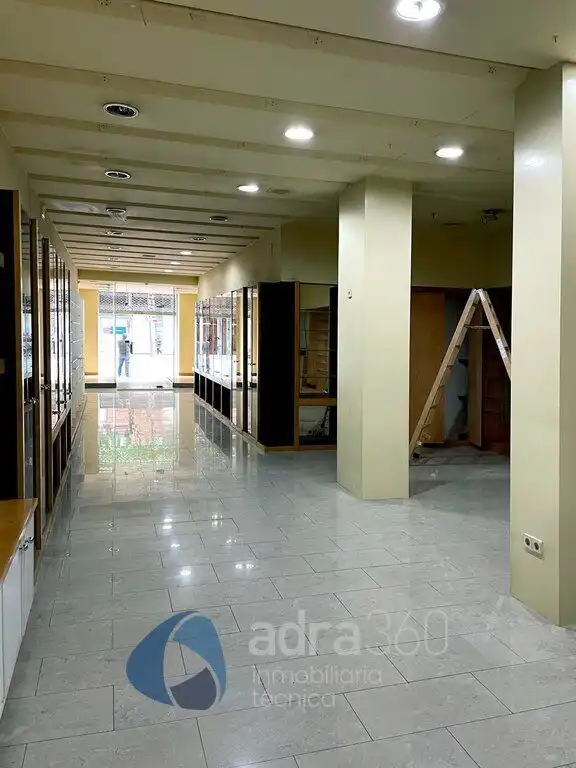 Local comercial de lloguer a General Vara De Rey, imagen 8