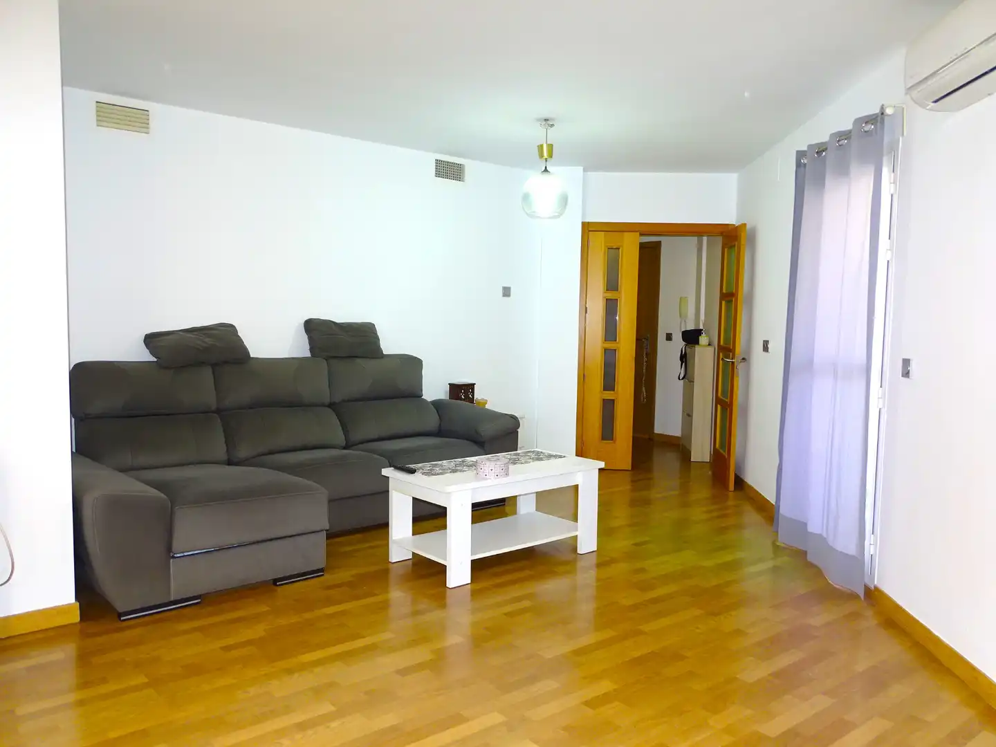 Living room of Flat for sale in Rincón de la Victoria  with Air Conditioner, Parquet flooring and Terrace