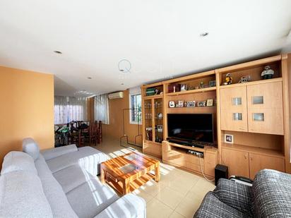 Living room of Single-family semi-detached for sale in Premià de Mar  with Air Conditioner, Terrace and Balcony