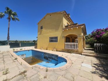 Villa mit Pool zum Verkauf in Creixell