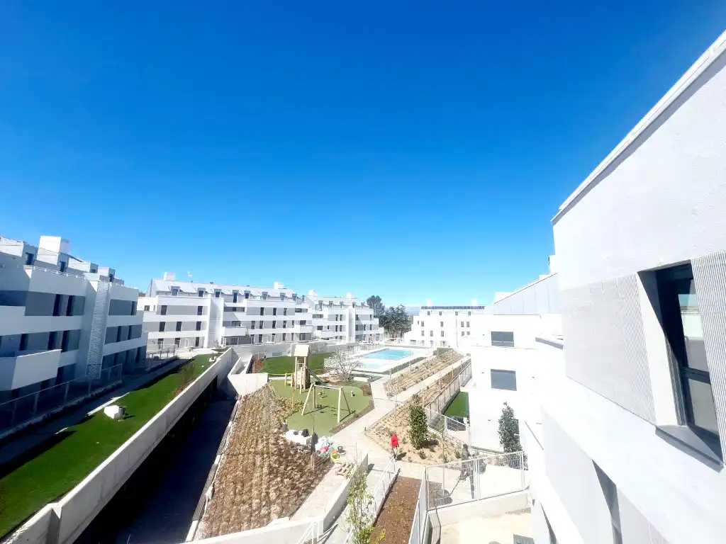 Außenansicht von Wohnung zur Miete in Cobeña mit Klimaanlage, Heizung und Terrasse