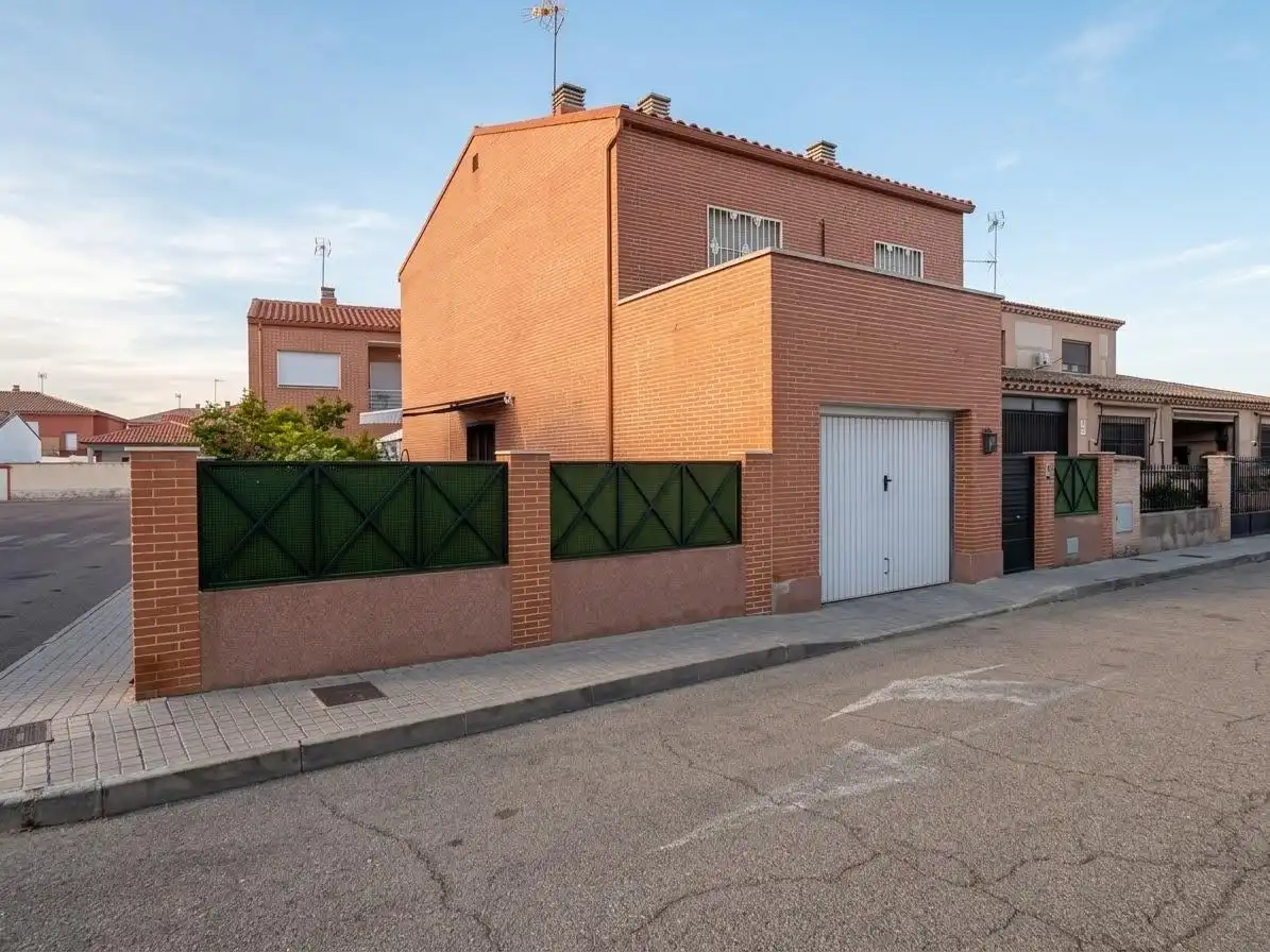 Semi-detached house with garden for sale in Magán, imagen 3