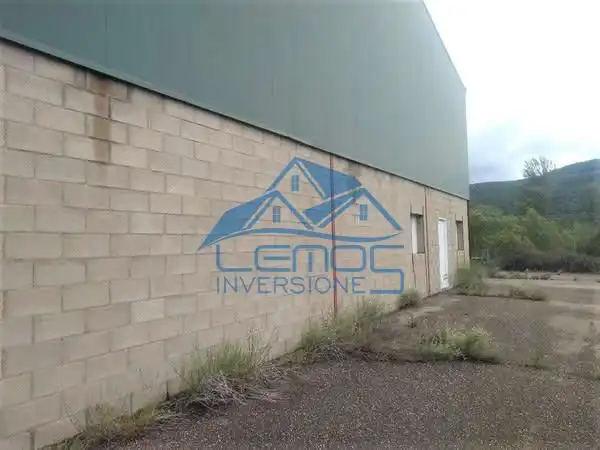 Vista exterior de Nau industrial en venda en Cuadros