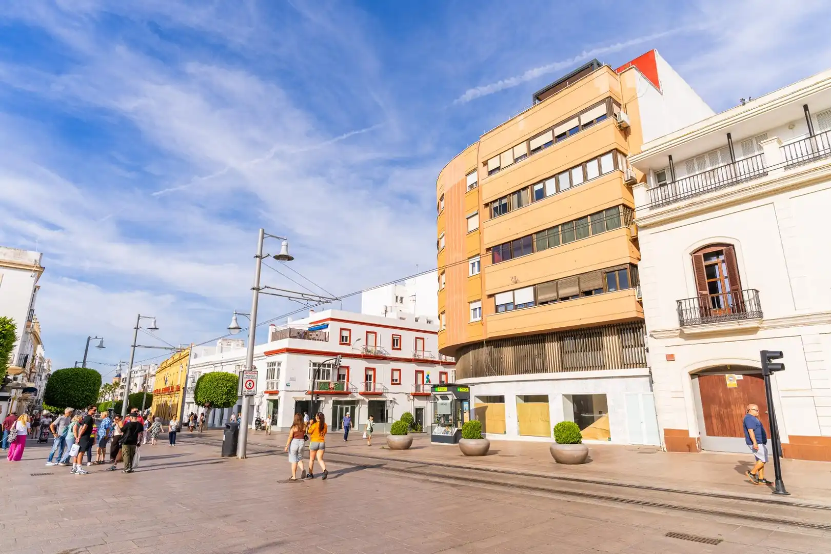 Außenansicht von Wohnung zum Verkauf in San Fernando mit Klimaanlage, Heizung und Terrasse