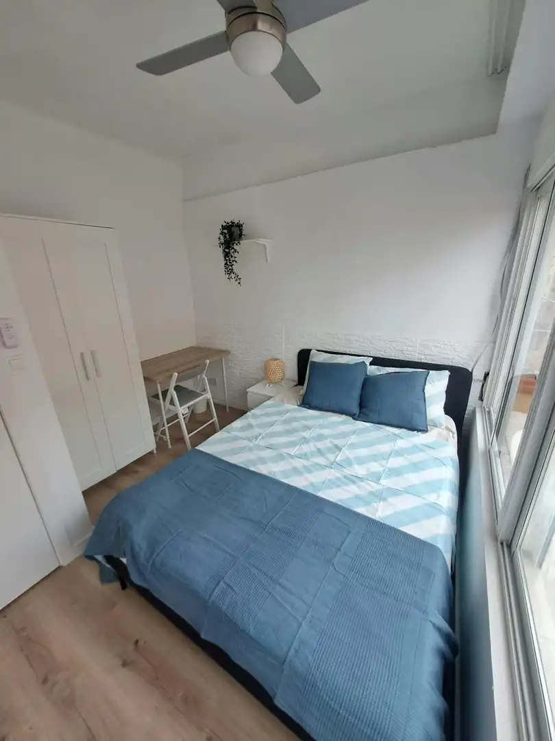Schlafzimmer von Wohnung zur untervermieten in Valencia mit Waschmaschine