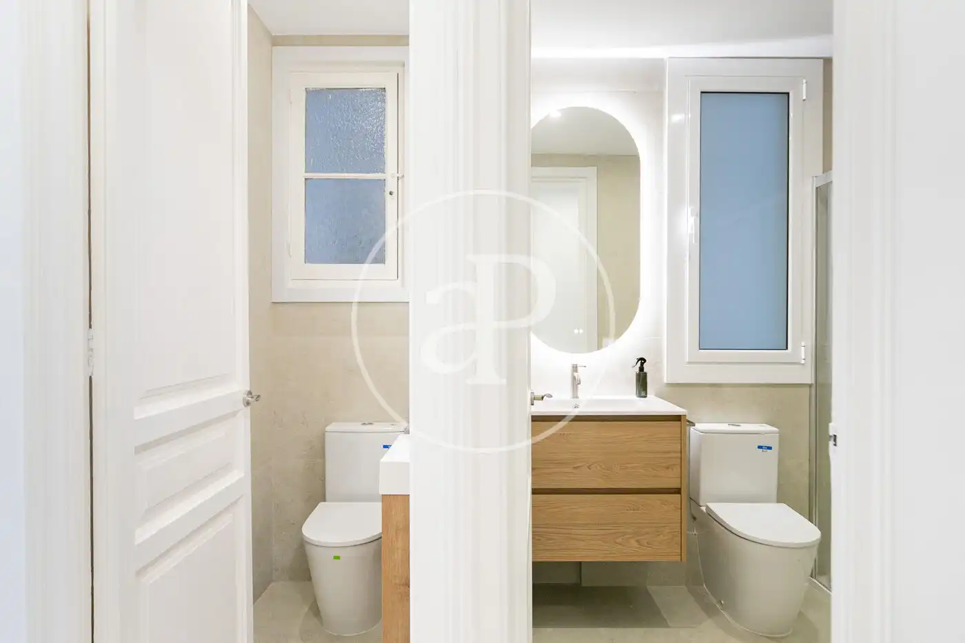 Badezimmer von Wohnung zum Verkauf in Barcelona mit Klimaanlage und Heizung
