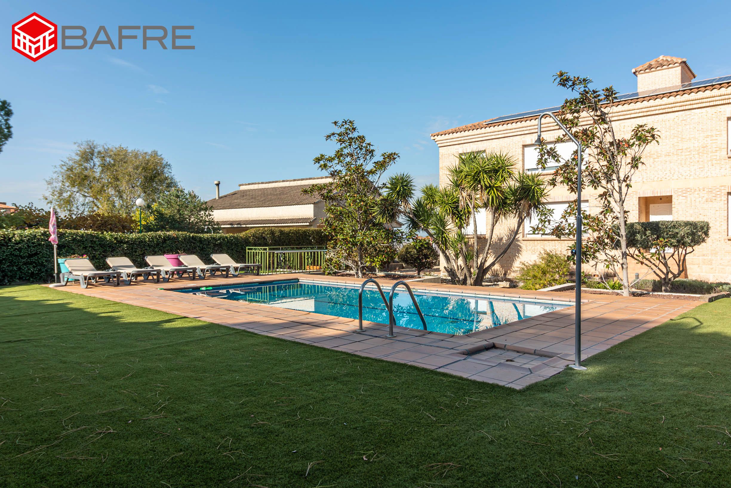 Piscina de Casa o xalet en venda en Paracuellos de Jarama amb Aire condicionat, Jardí privat i Parquet
