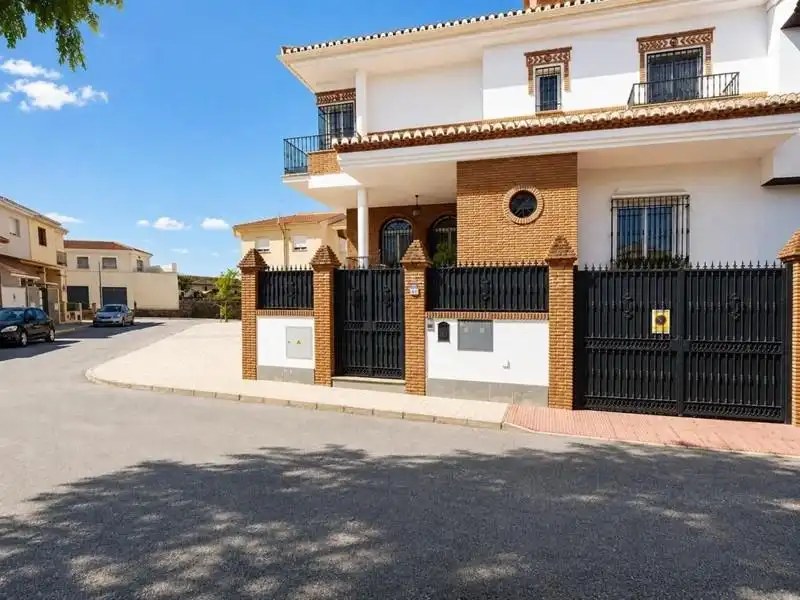 House with pool for sale in Santa Fe, imagen 3