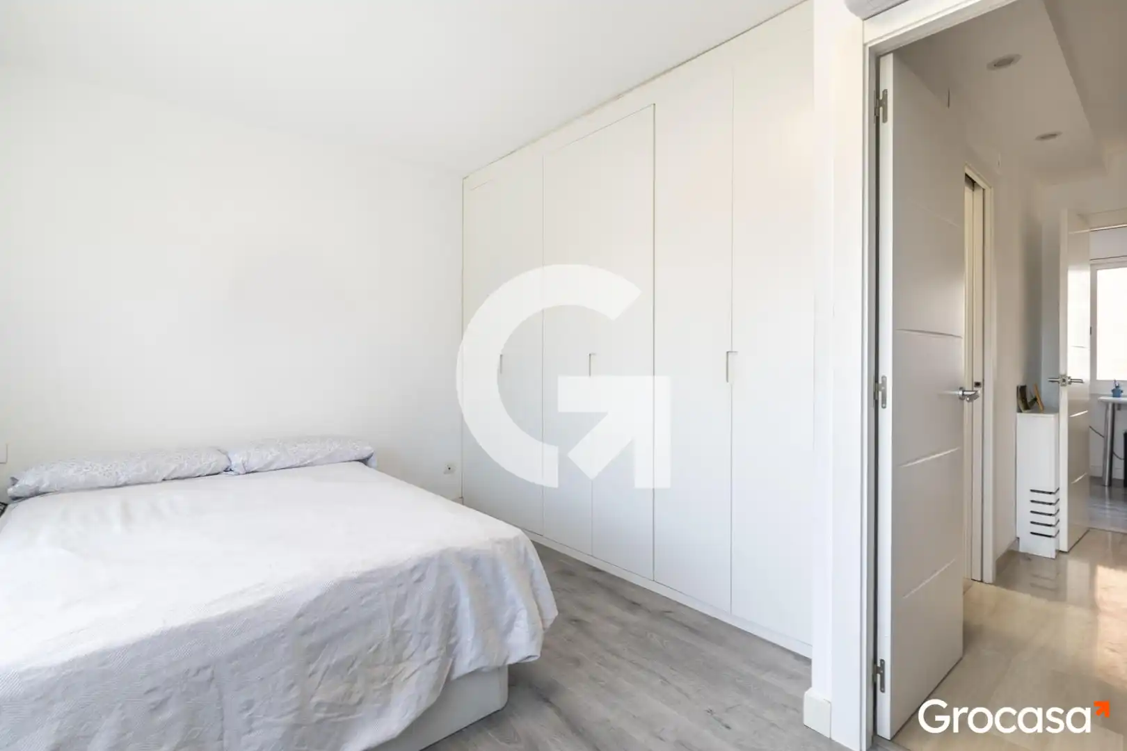 Habitación de Casa adosada en venta en Sant Joan Despí con Aire acondicionado, Calefacción y Terraza