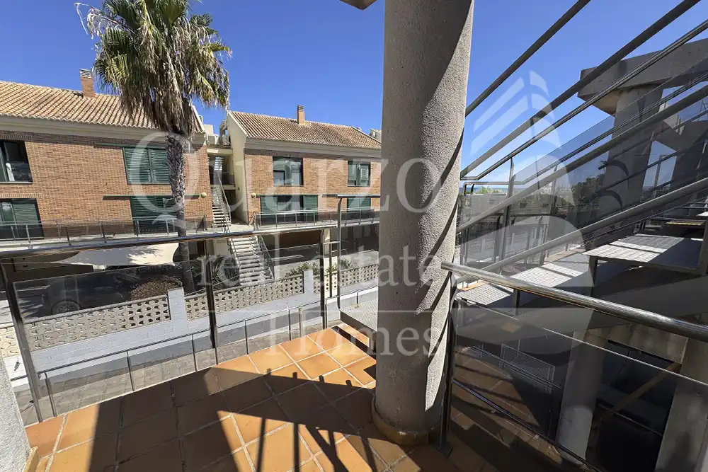 Außenansicht von Maisonette zum Verkauf in Oliva mit Klimaanlage, Terrasse und Möbliert