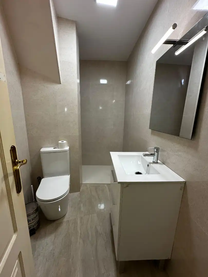 Baño de Piso para compartir en Jaén con Amueblado y Balcón