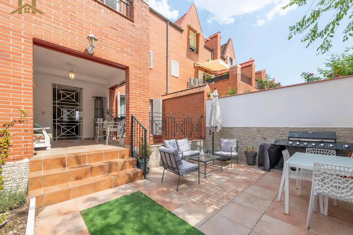 Terrassa de Casa adosada en venda en Tres Cantos amb Aire condicionat, Calefacció i Jardí privat