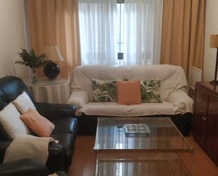 Living room of Flat to rent in  Granada Capital  with Air Conditioner, Heating and Furnished