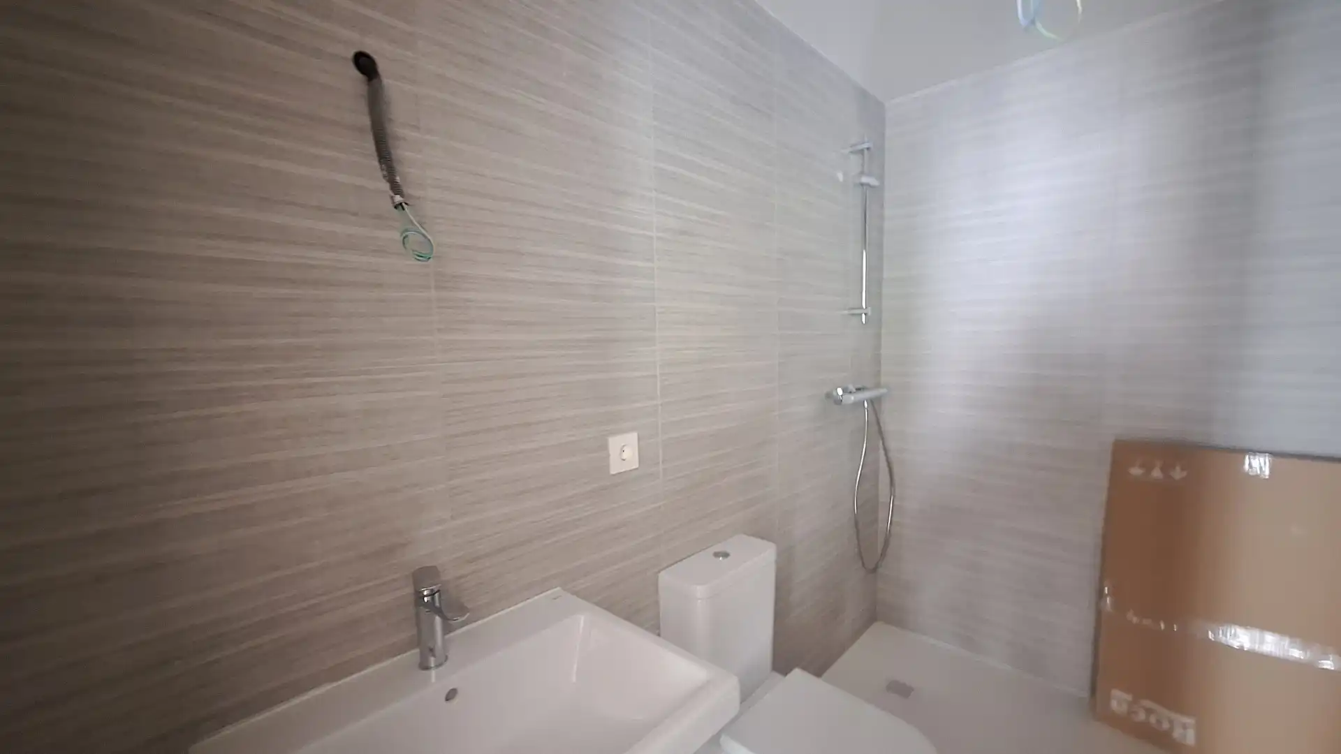 Bany de Apartament en venda en Estepona amb Aire condicionat, Calefacció i Piscina