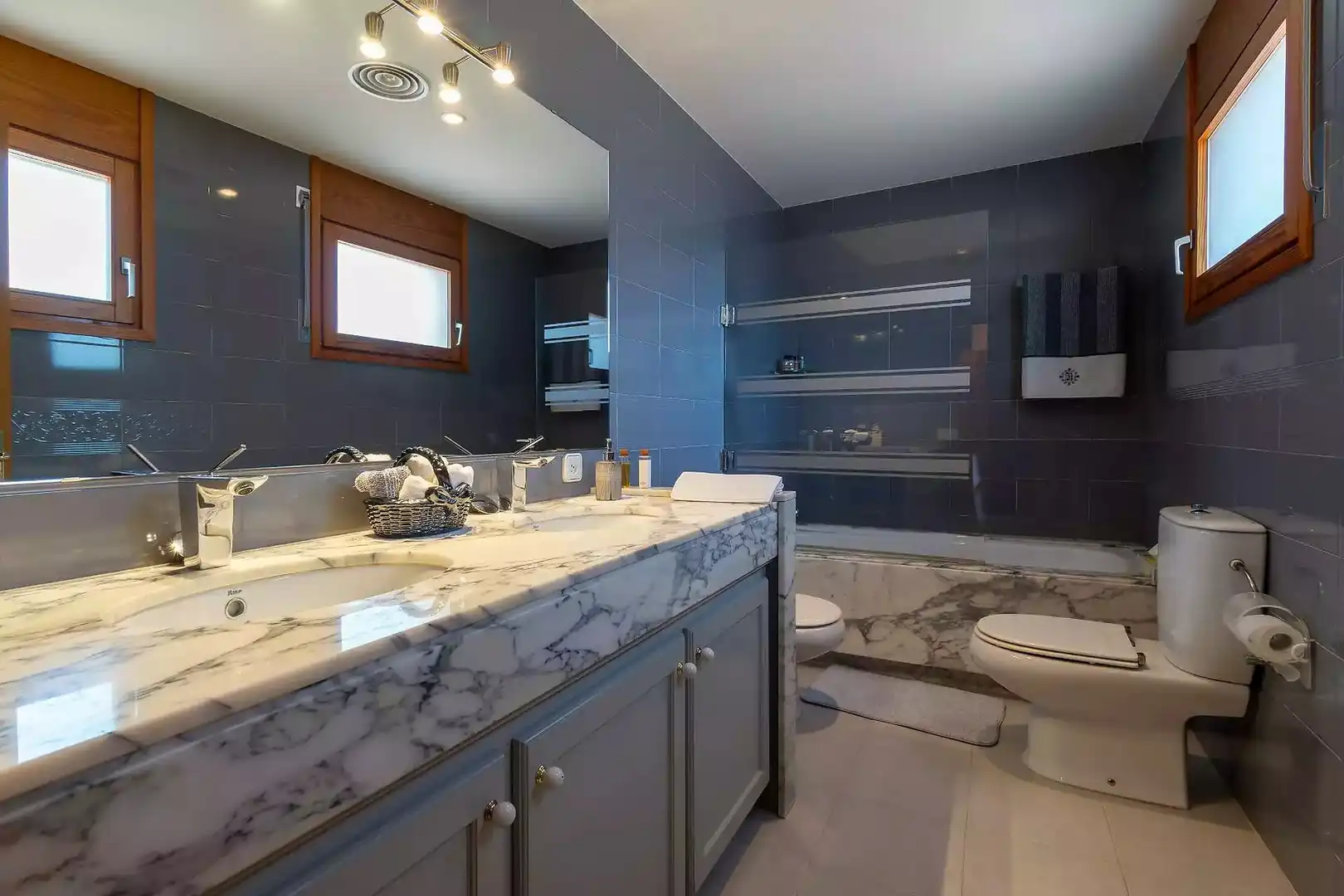 Bathroom of Houses for sale in Banyoles  with Swimming Pool and Furnished