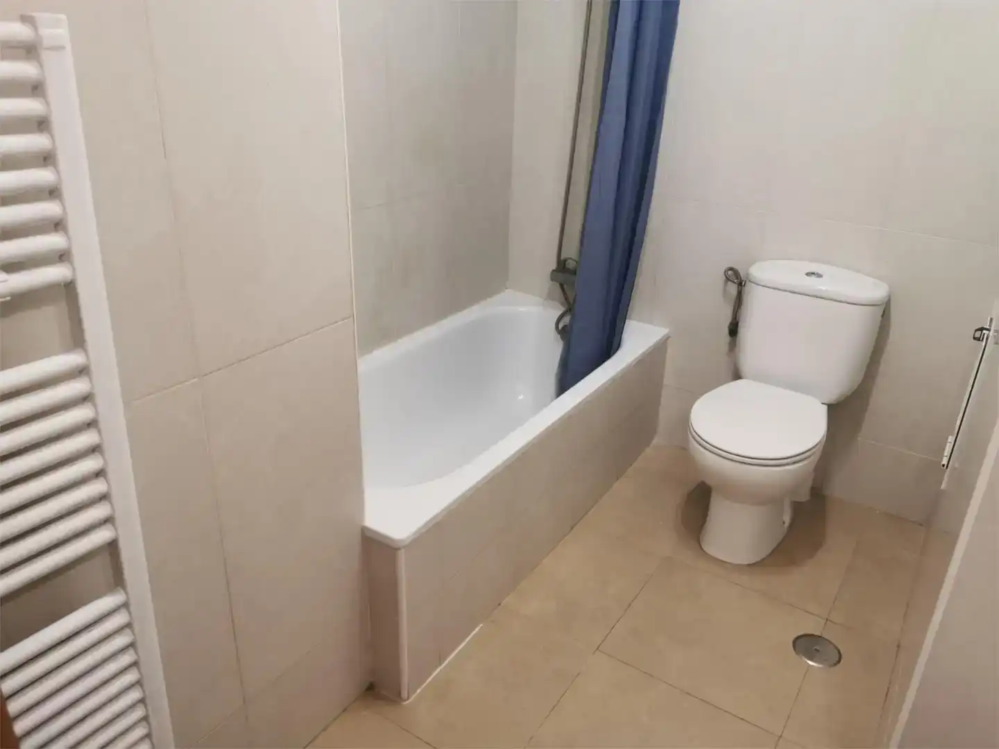 Bathroom of Flat for sale in Tudela  with Air Conditioner and Balcony
