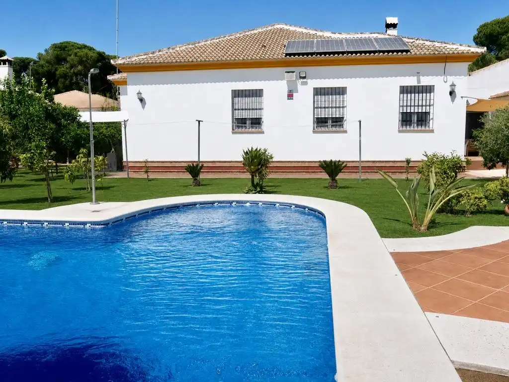 Piscina de Casa o chalet en venta en Hinojos con Aire acondicionado, Jardín privado y Terraza