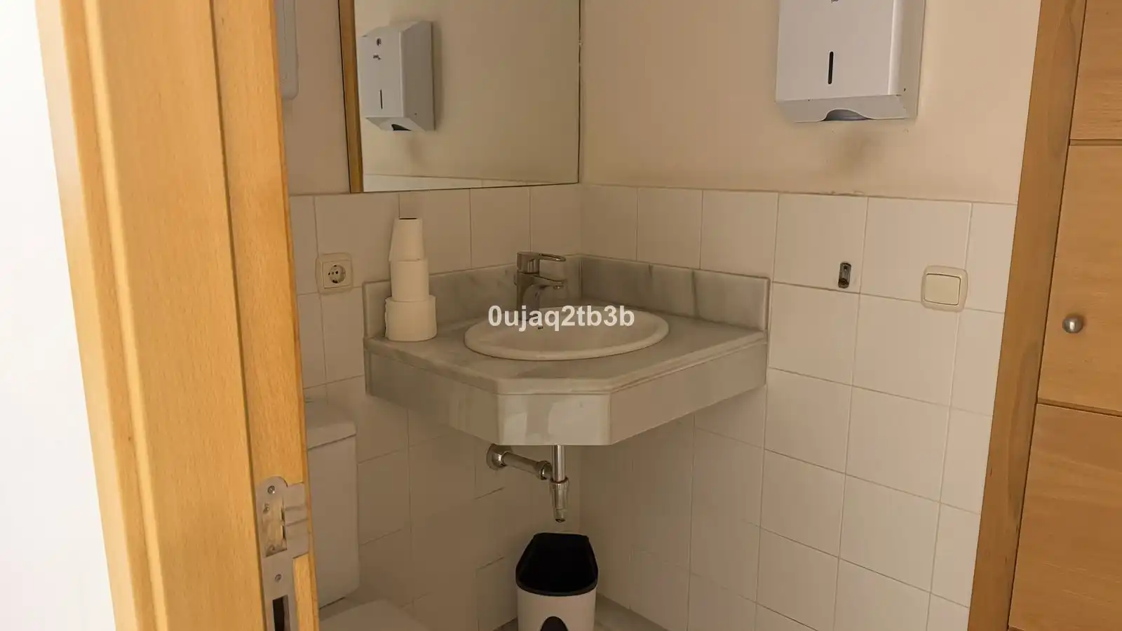 Bany de Oficina en venda en Marbella amb Aire condicionat