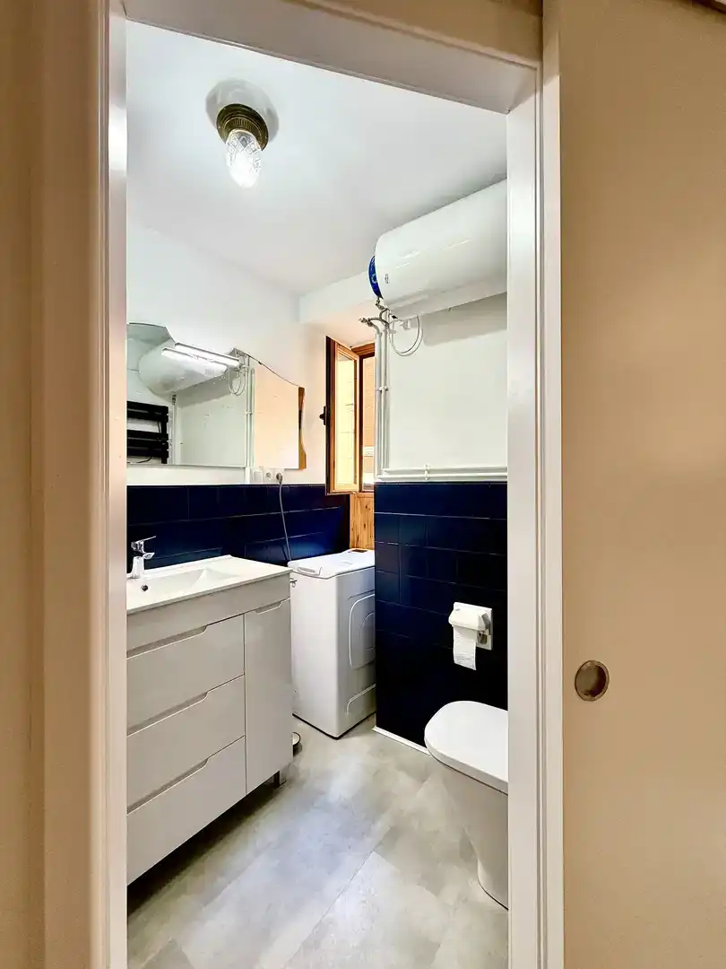 Bathroom of Study for rent in  Madrid Capital  with Air Conditioner and Balcony