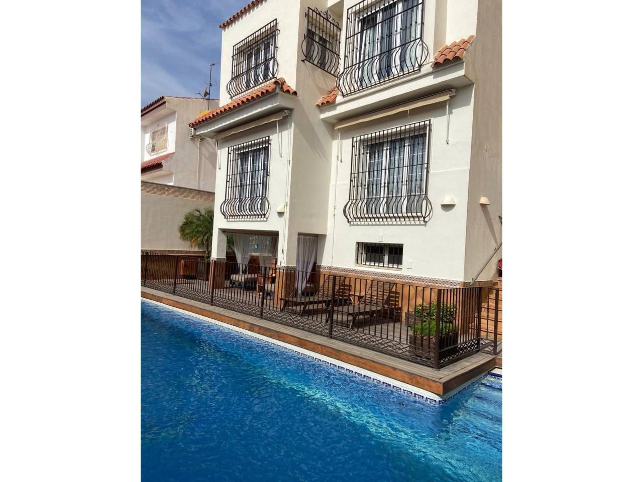 Piscina de Casa o chalet en venta en Roquetas de Mar con Aire acondicionado, Jardín privado y Terraza