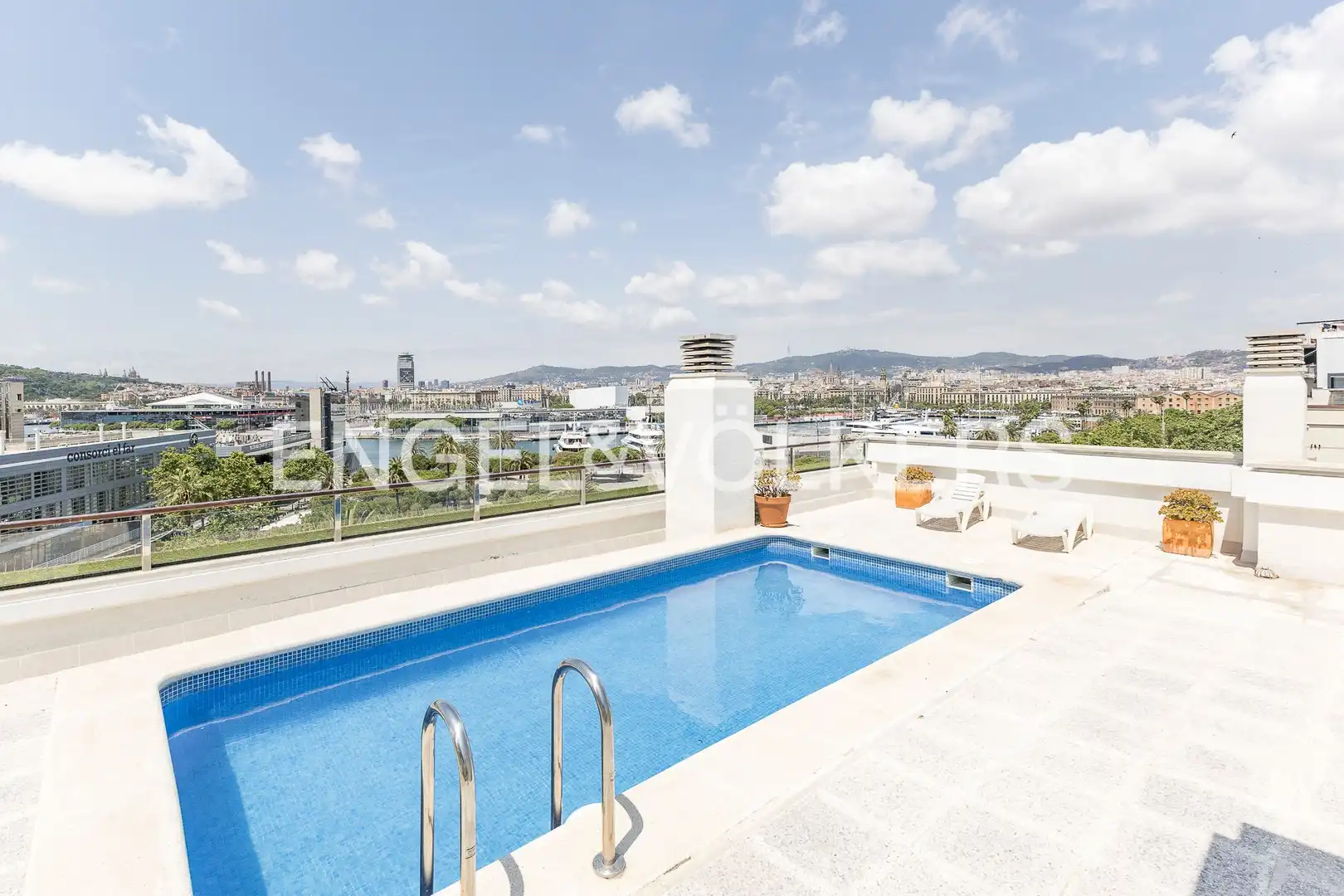 Schwimmbecken von Wohnung zur Miete in Barcelona mit Klimaanlage, Heizung und Parkett