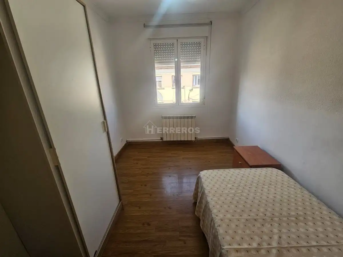 Dormitori de Apartament en venda en  Logroño amb Calefacció i Parquet