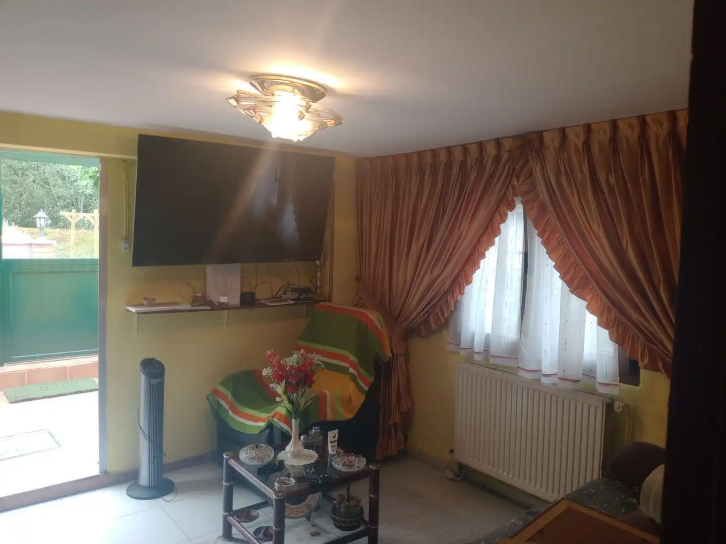 Sala de estar de Casa o chalet en venta en Parres con Calefacción y Jardín privado
