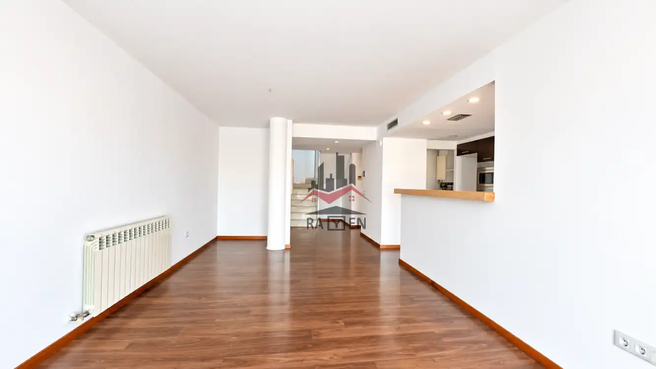 Duplex con ascensore in affitto a Centre, imagen 2