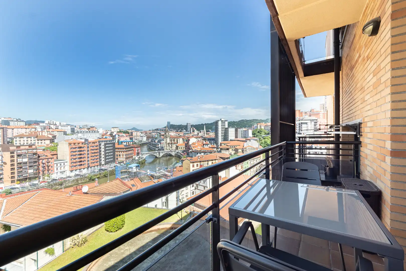 Terraza de Piso en venta en Bilbao  con Calefacción, Trastero y Amueblado